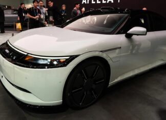 Xe điện giá 2,2 tỷ đồng của Sony bị ví như PS4 ra mắt trong thời đại PS5: Công nghệ lỗi thời hay chiến lược sai lầm? Xe điện giá 2,2 tỷ đồng của Sony bị ví như PS4 ra mắt trong thời đại PS5: Công nghệ lỗi thời hay chiến lược sai lầm?- Ảnh 1.