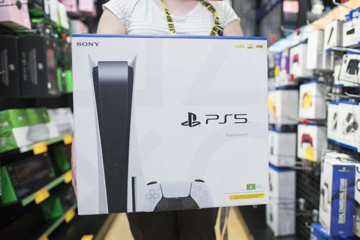 Dù kinh tế khó khăn, lợi nhuận Sony vẫn cao kỷ lục nhờ PS5, bản quyền âm nhạc và cảm biến hình ảnh Dù kinh tế khó khăn, lợi nhuận Sony vẫn cao kỷ lục nhờ PS5, bản quyền âm nhạc và cảm biến hình ảnh