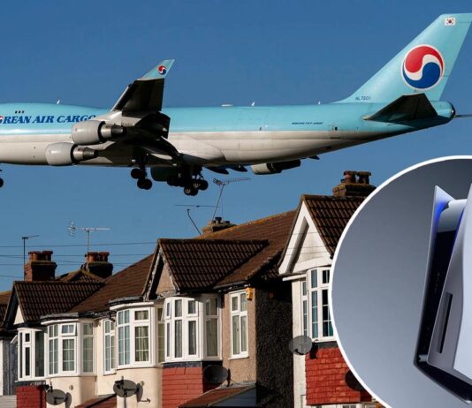 Sony PS5 được vận chuyển bằng máy bay phản lực Boeing 747 Sony PS5 được vận chuyển bằng máy bay phản lực Boeing 747