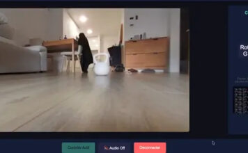 7000 robot hút bụi DJI bị hack camera chỉ vì ai đó muốn điều khiển từ xa bằng tay cầm PS5